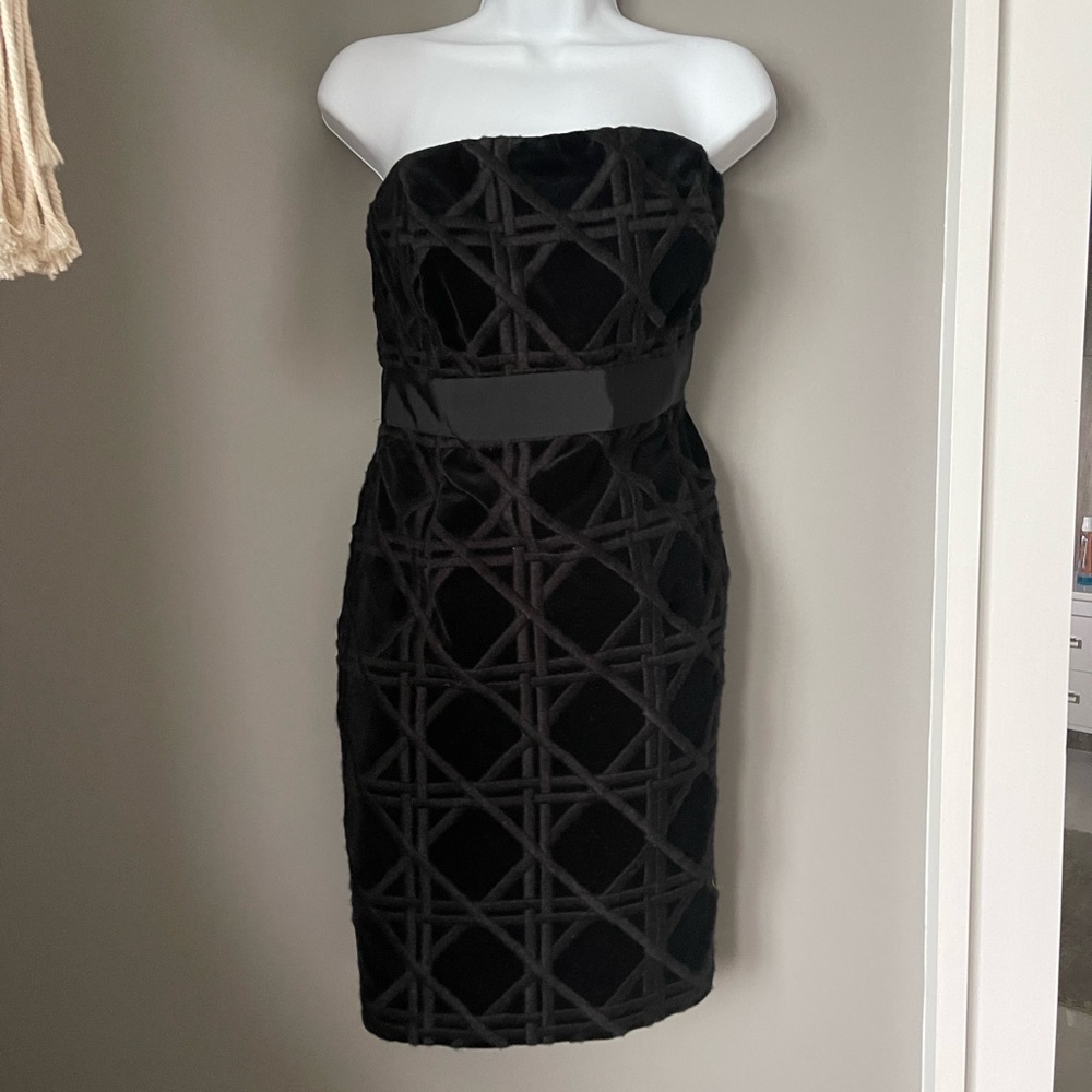 NEW vineyard vines, black velvet dress with red satin inside size 14